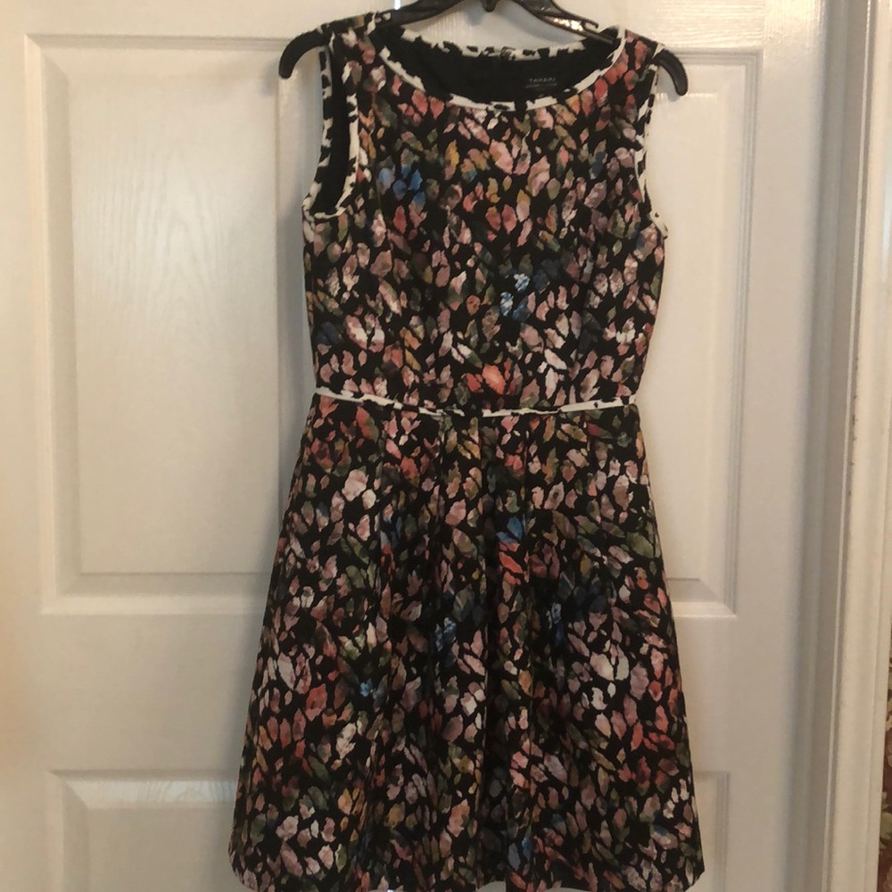 Fully lined sleeveless dress with pockets!